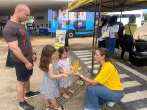 Ações educativas de trânsito são levadas a dez regiões e alcançam mais de 2,4 mil pessoas no fim de semana