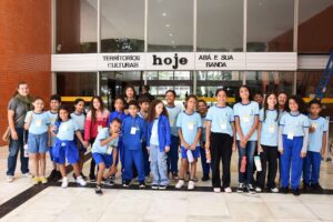 Alunos da rede pública de ensino vão ao Cine Brasília em atividade pedagógica