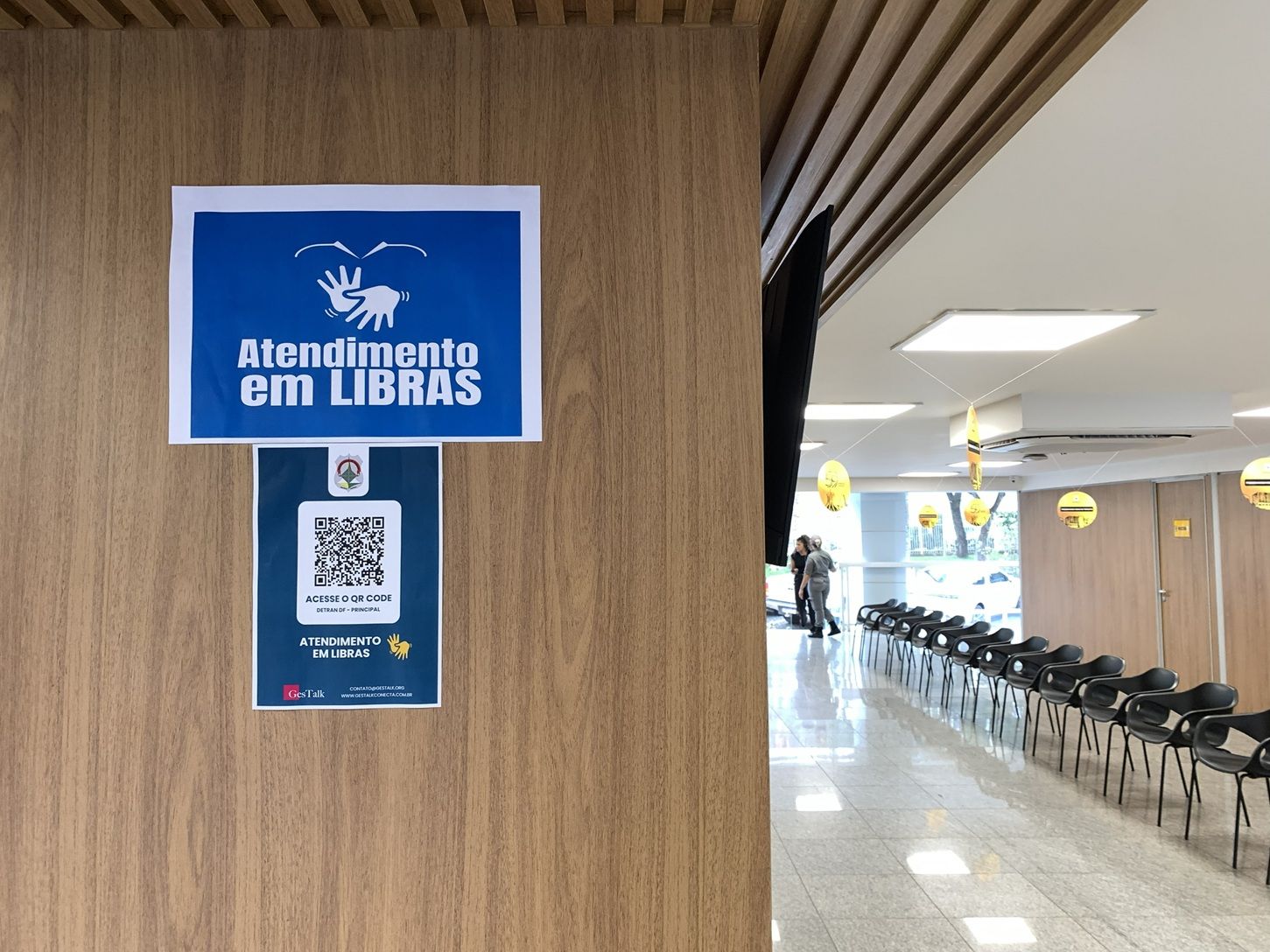 Atendimento com mediação em Libras já está disponível no Detran-DF