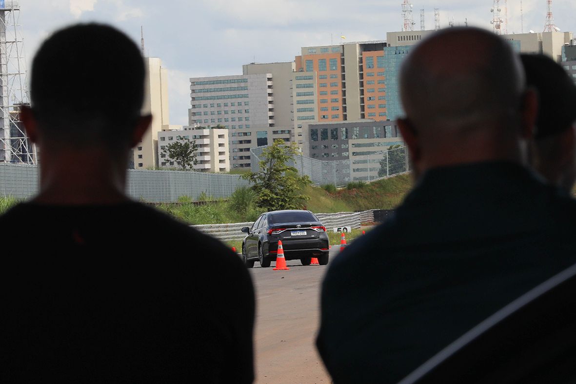 Autódromo Internacional de Brasília recebe treinamento de direção defensiva para motoristas do TCDF