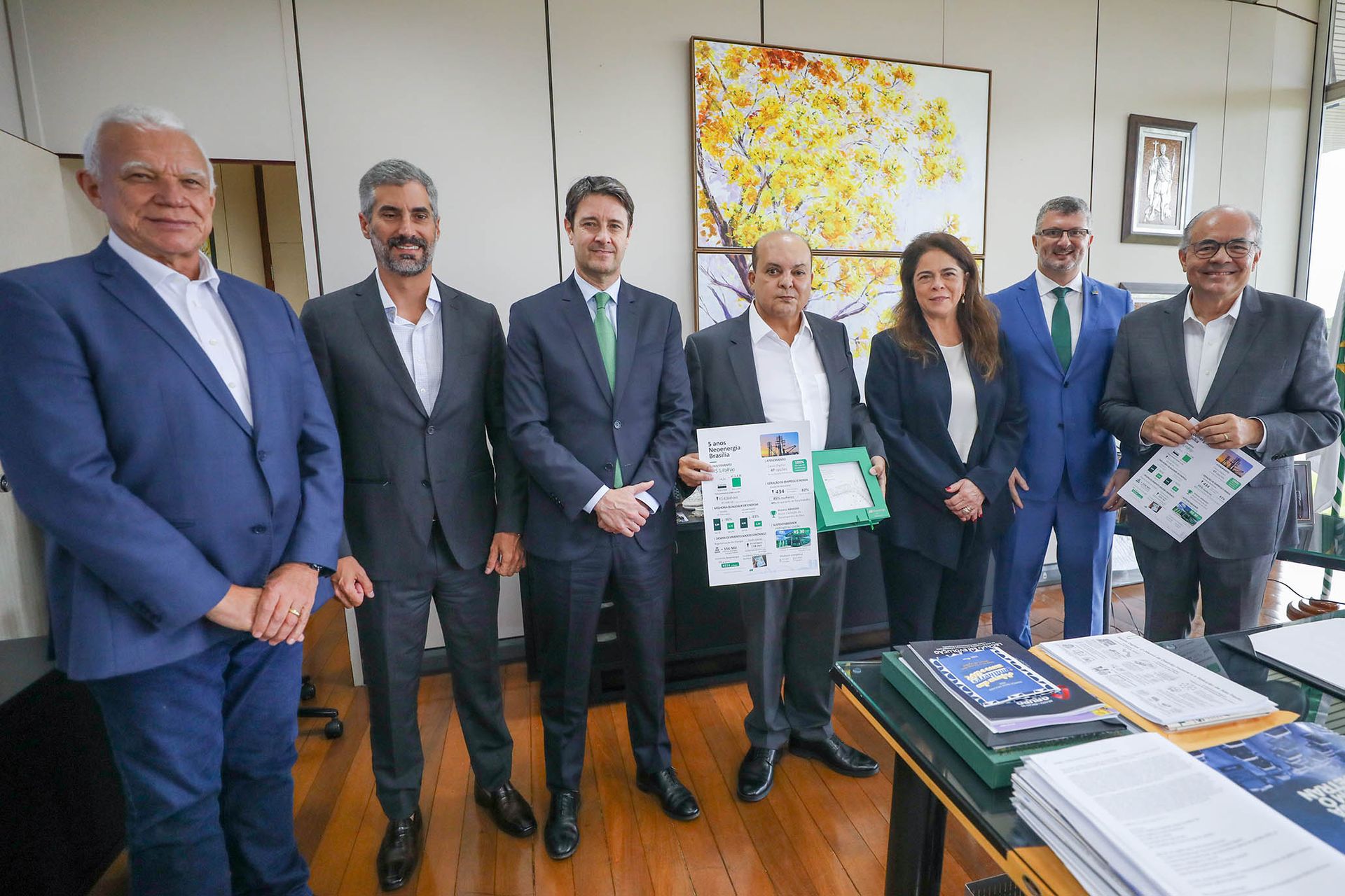 Brasília lança primeira rota turística com ônibus movido a hidrogênio verde no país