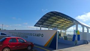 Comunidade escolar celebra entrega de quadra poliesportiva em Trajanópolis