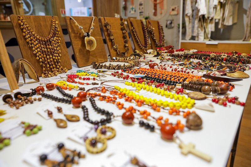 Criatividade que vira renda: nova loja colaborativa do projeto Cerrado Feminino amplia oportunidades para artesãs no DF