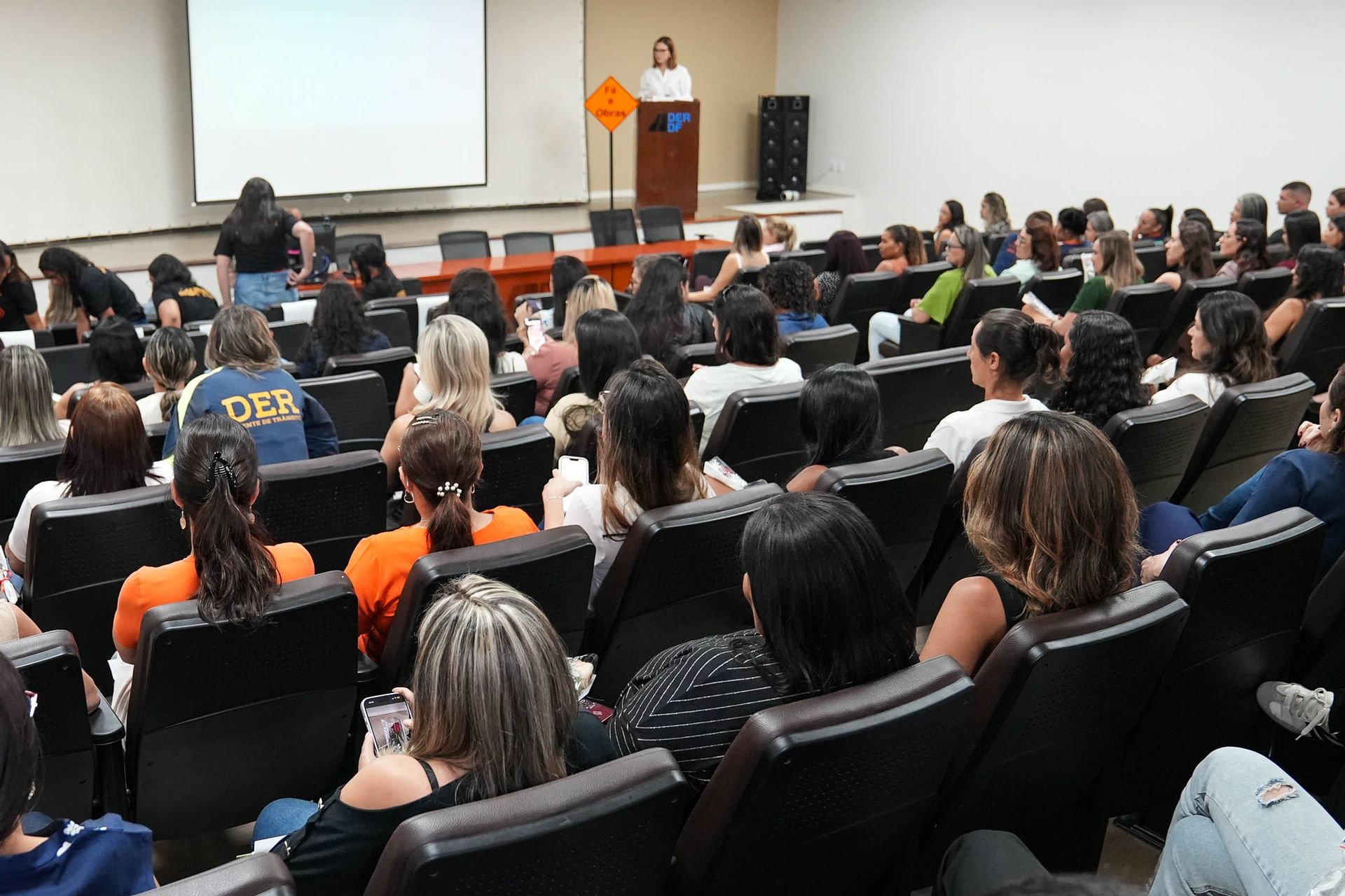 DER-DF encerra mês de março com homenagem às mulheres