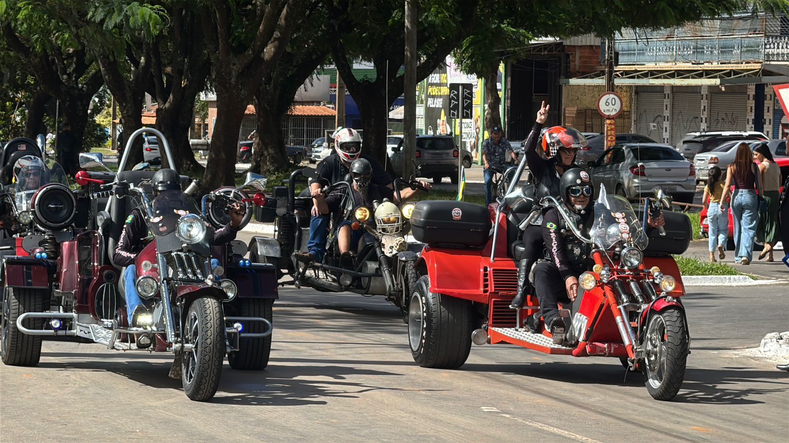 Desfile cívico emociona público, reúne estudantes e resgata tradição histórica em aniversário de Ceilândia