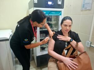 DF intensifica vacinação contra gripe entre profissionais de saúde