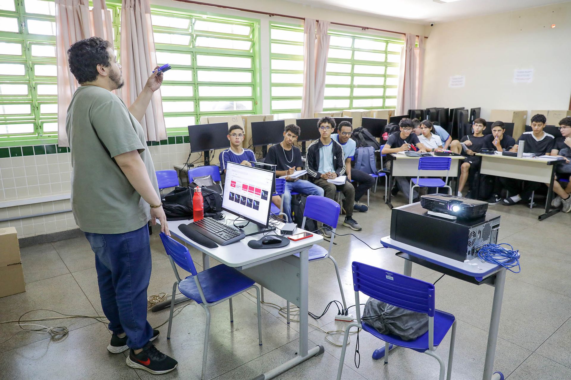 Educação em tempo integral cresce 9,7% no DF e prepara alunos para universidades e mercado de trabalho
