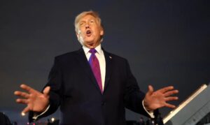 EUA suspendem ataques a usinas; Irã diz que Trump recuou após ameaças