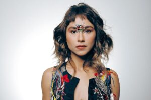 Flaira Ferro, Sarau-Vá e feira otaku movimentam agenda cultural do DF neste fim de semana