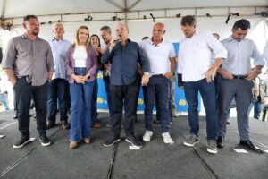 Governador Ibaneis Rocha assina termo que destina área em Brazlândia para construção de moradias sociais