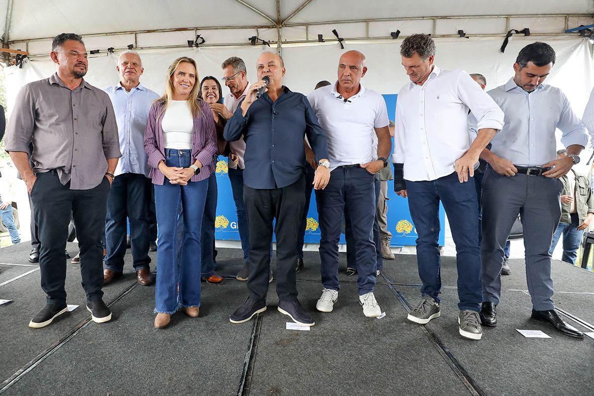 Governador Ibaneis Rocha assina termo que destina área em Brazlândia para construção de moradias sociais