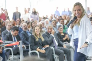 Governadora Celina Leão envia reajuste para funções gratificadas da educação à CLDF