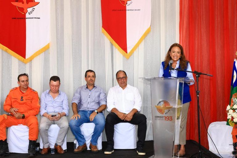 Governo inaugura unidade dos bombeiros e entrega casas em Barro Alto