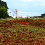 Gramado central da Esplanada dos Ministérios passa por recuperação