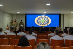 II Curso de Gerenciamento de Crises 2026 forma 13 oficiais