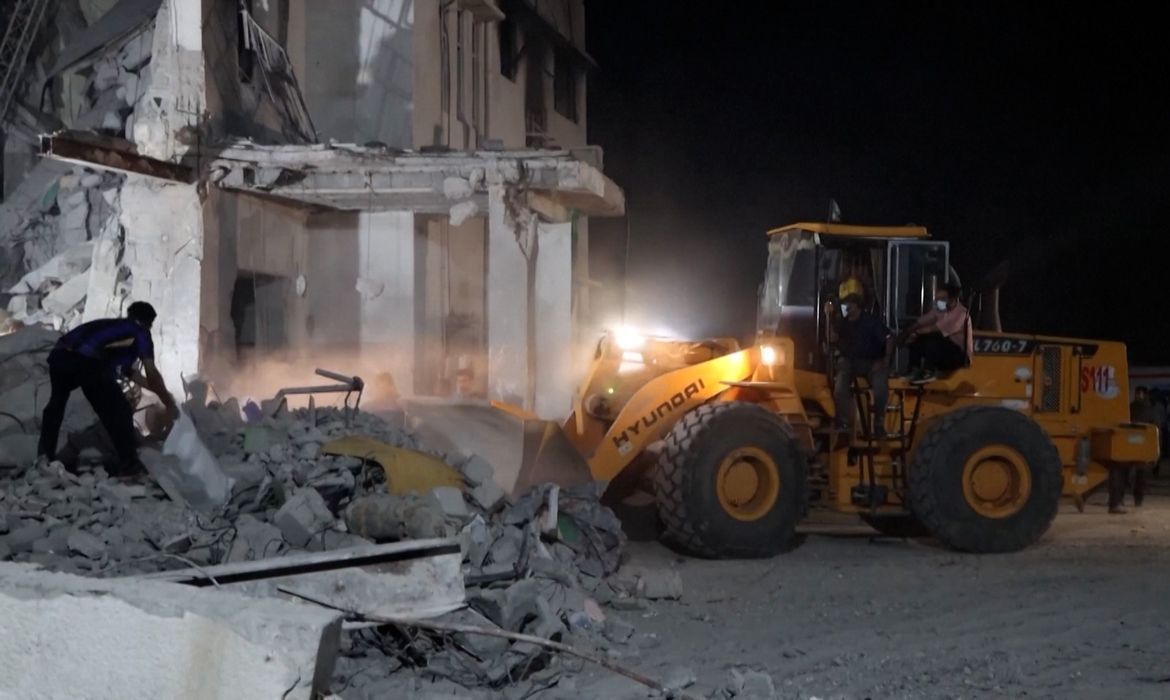 Israel e Irã lançam mais ataques à medida que crise se aprofunda