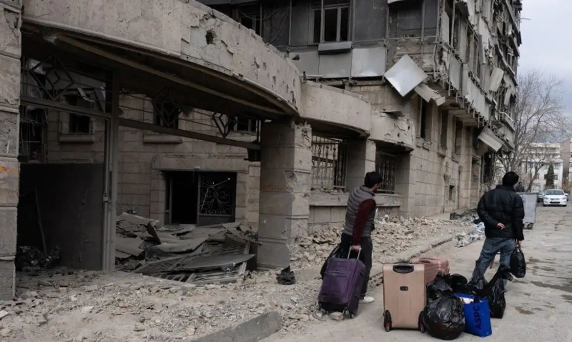 Israel lança nova onda de ataques antes de negociações de paz na ONU