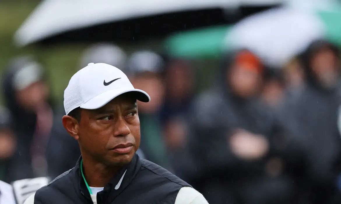 Jogador de golfe norte-americano Tiger Woods é preso após acidente