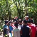 Jovens participam de ação socioambiental na Estrutural