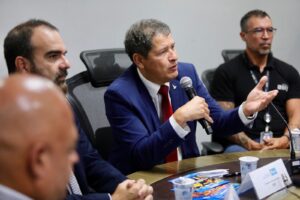 Manuais para orientar fiscalização de atividades e produtos de controle especial no DF são lançados