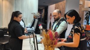 MotoGP em Goiânia: Procon realiza ação educativa em bares, hotéis e restarantes da capital