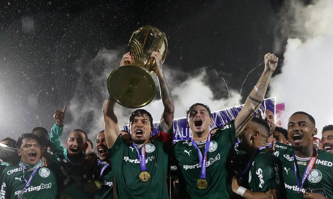 Nove equipes garantem títulos estaduais pelo Brasil