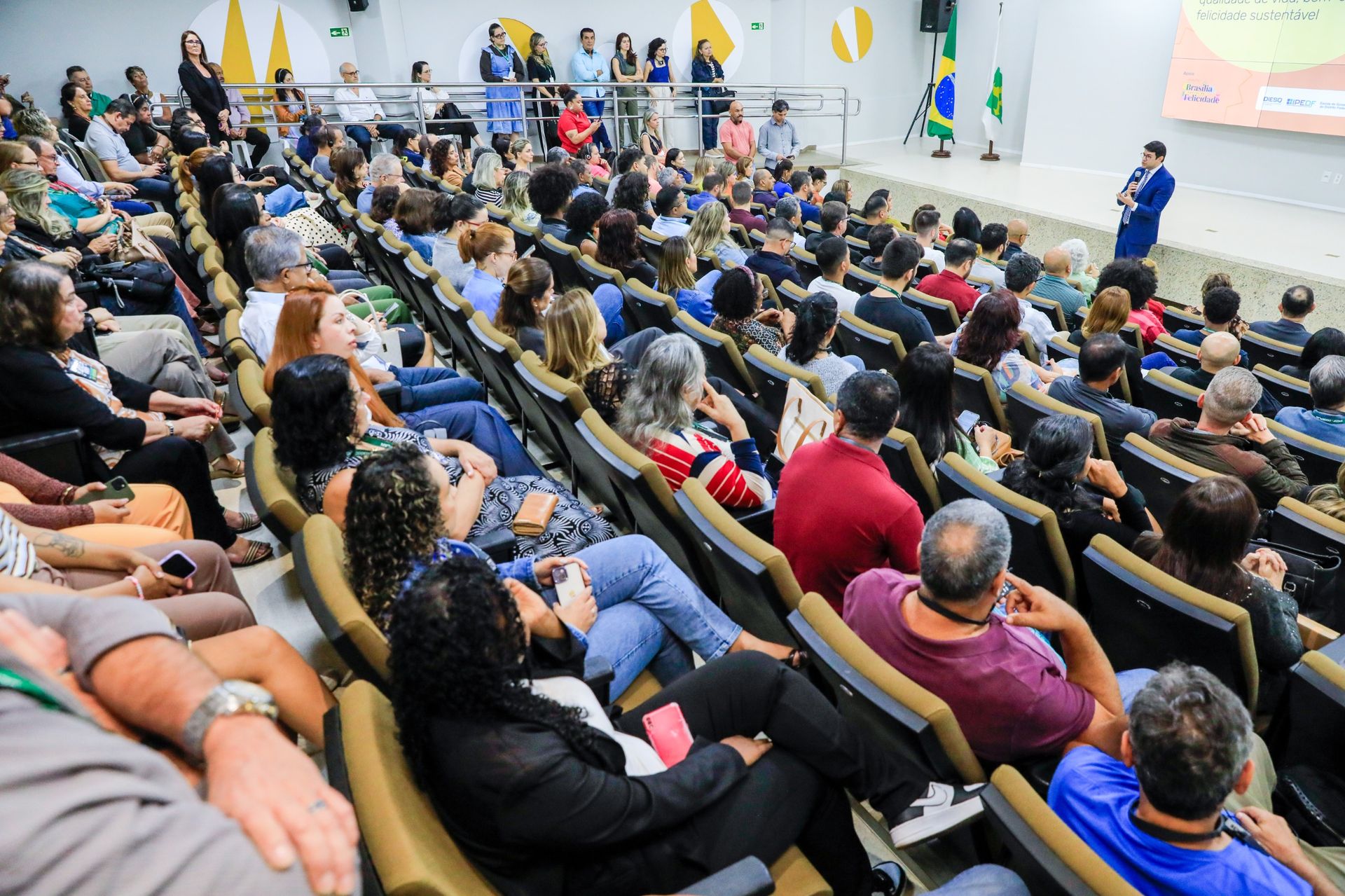 Palestra internacional sobre qualidade de vida e bem-estar mobiliza servidores do GDF