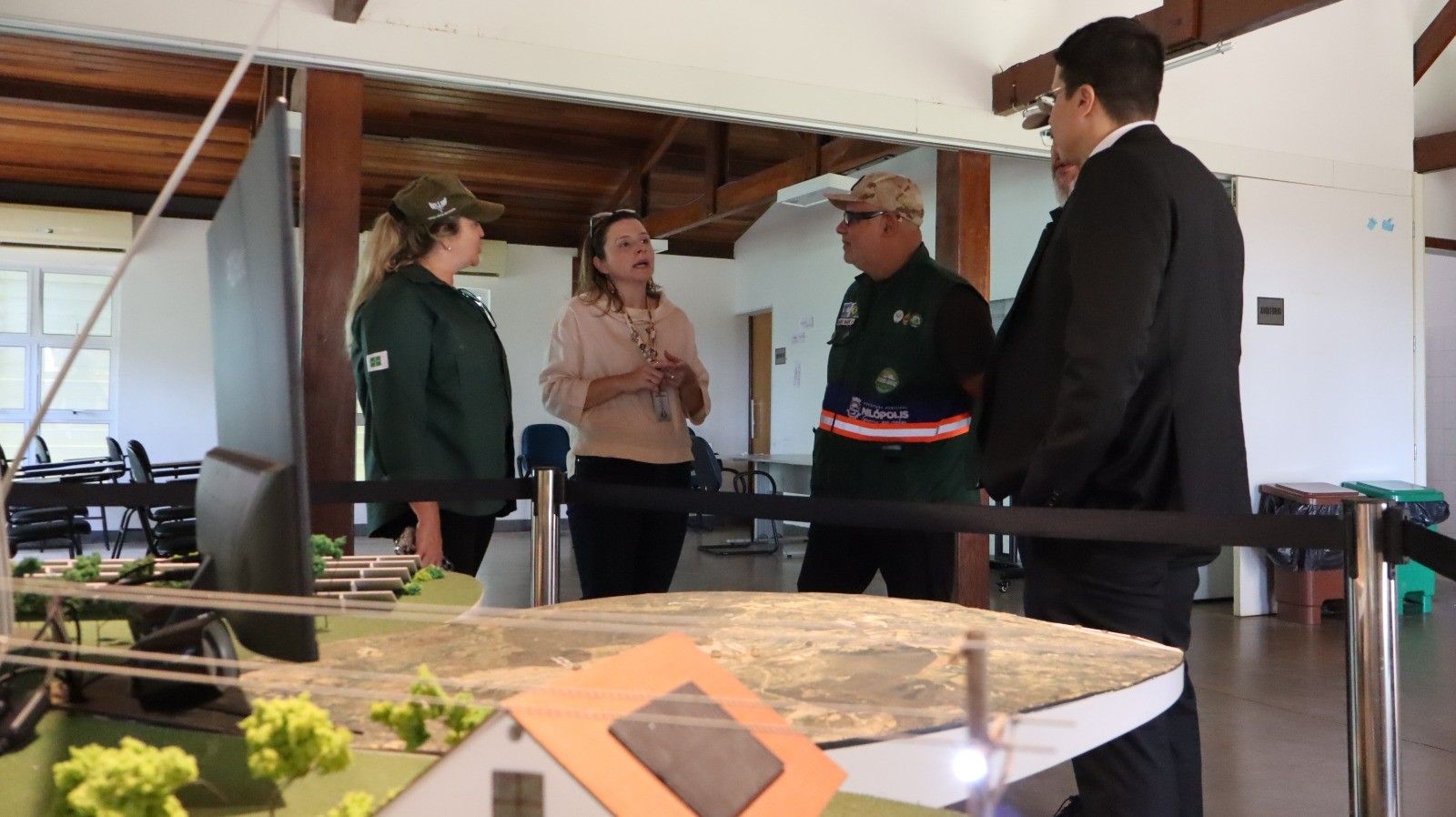 Parque Ecológico Águas Claras recebe visita de gestores da área ambiental de Nilópolis