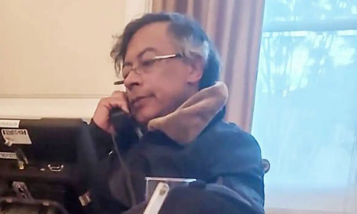 Petro sugere que Equador lançou bombas na Colômbia; Noboa nega ação