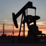 Petróleo se encaminha para aumento recorde com escalada da guerra