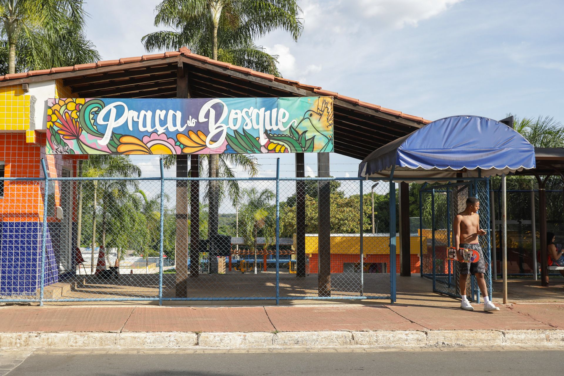 Praças da Candangolândia foram completamente reformadas; ciclovias construídas e escolas ganharam cara nova