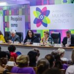 Prêmio Mulheres e Ciência celebra pesquisadoras e instituições que ampliam a presença feminina na ciência