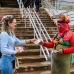 Profissionais da Educação vão às ruas em ação de busca ativa para a EJA