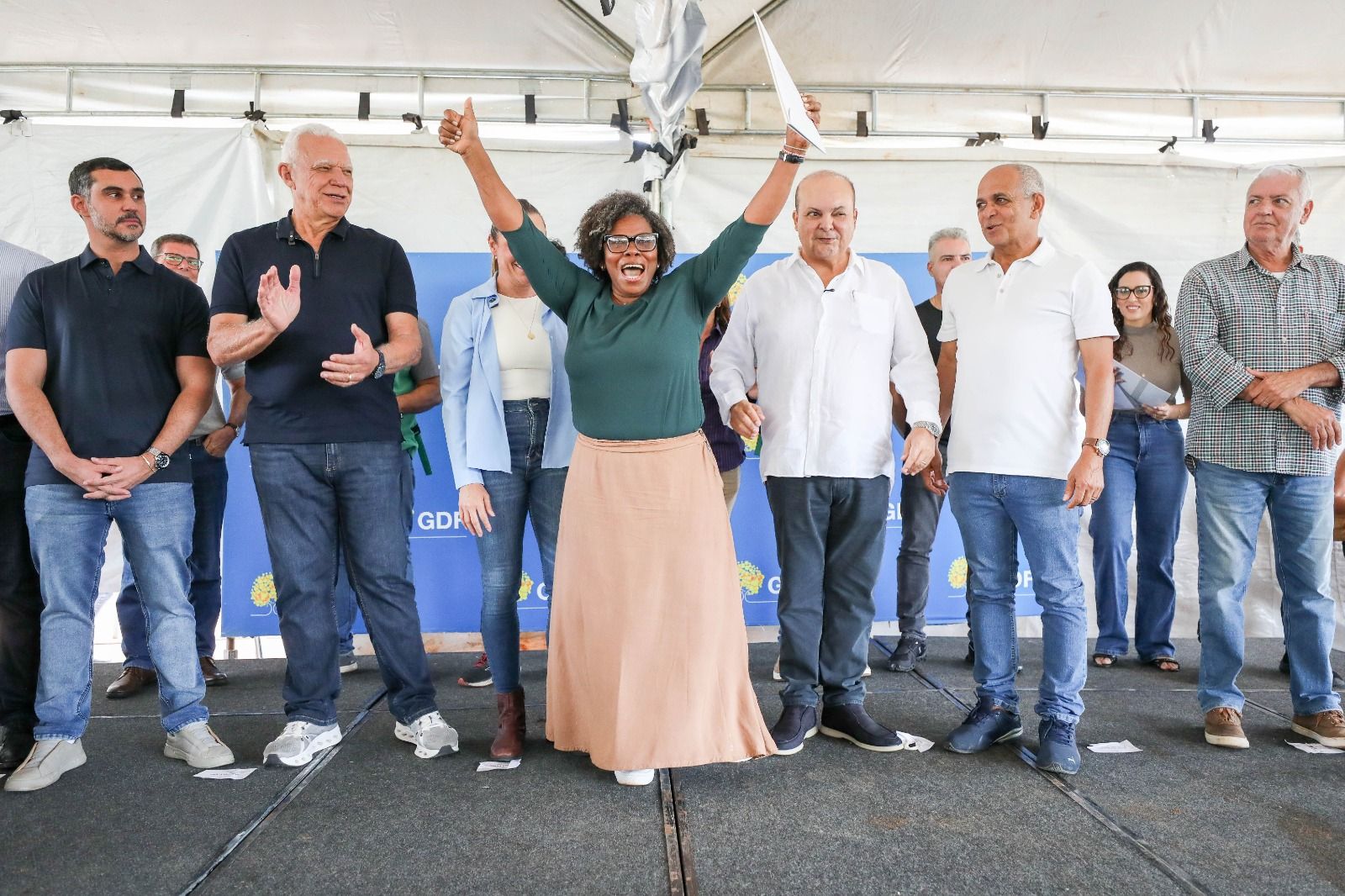 Quinhentas famílias do Arapoanga recebem escrituras de moradia neste sábado (7)