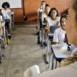 Sancionada lei que concede reajuste salarial de 5,4% a professores da rede estadual