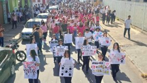 Seduc participa de caminhada e entrega espaço em homenagem a educadora vítima de feminicídio