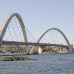 Tecnologia e eficiência: drones com jatos de água atuam na limpeza da Ponte JK