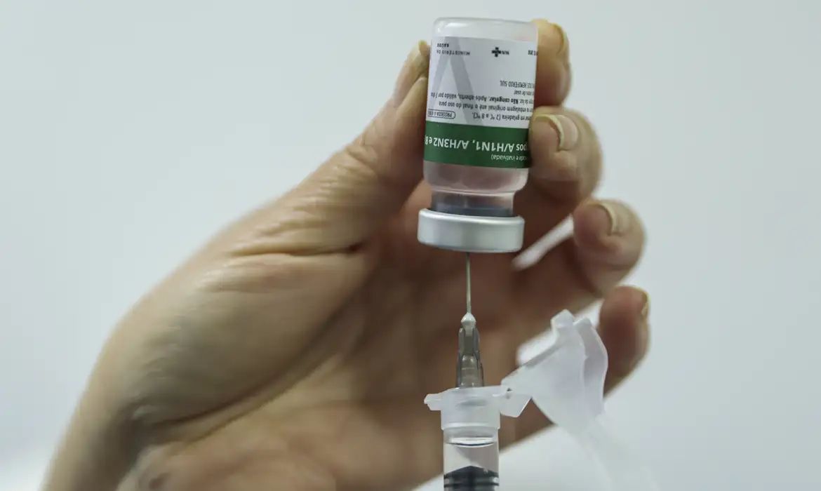 Vacinação contra a gripe começa no DF