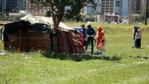 Ação de acolhimento à população em situação de rua ocorre nesta sexta (17) no Sudoeste e no Cruzeiro