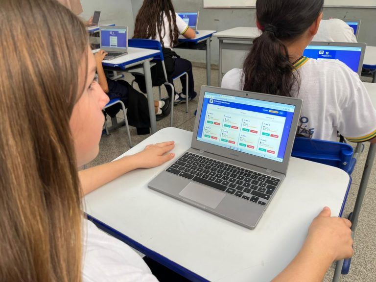 Alunos do Cepi Dom Emanuel criam aplicativo para almoço escolar