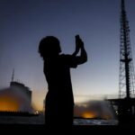 Artistas traduzem Brasília em telas, samba pisado, teatro e moda