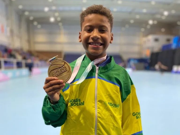 Atleta goiano da patinação artística representa Brasil na Alemanha