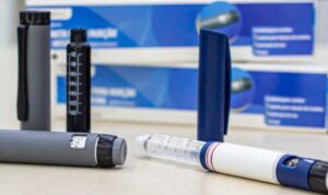 Canetas emagrecedoras: entenda quando o uso pode fazer mal à saúde