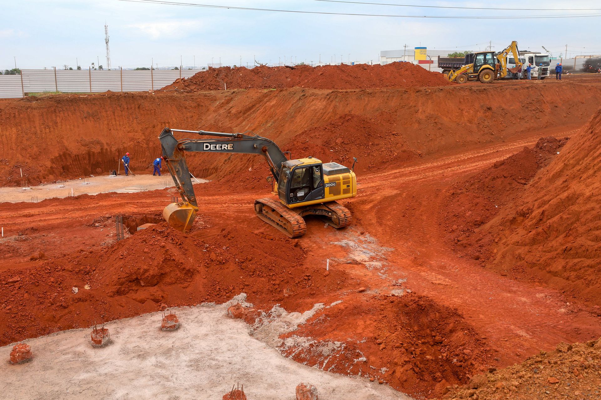 Com investimento de R$ 319 milhões, obras de expansão do metrô em Samambaia mantêm ritmo acelerado