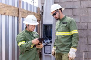 Distribuidora de energia vai contratar 60 eletricistas para atuação no DF