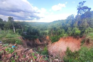 Equipes do GDF vistoriam voçorocas em Alexânia (GO)