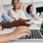 Formação gratuita em programação no DF oferece bolsa e chance de residência tecnológica