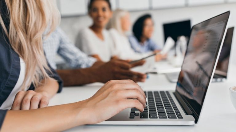 Formação gratuita em programação no DF oferece bolsa e chance de residência tecnológica