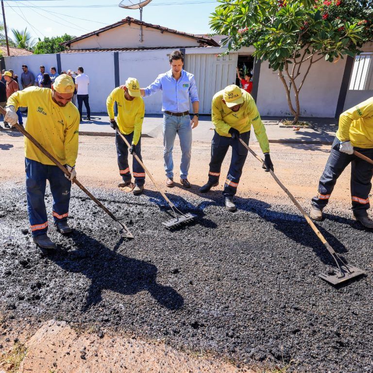 Goiás em Movimento amplia obras nos municípios com recuperação de ruas e construção de travessias