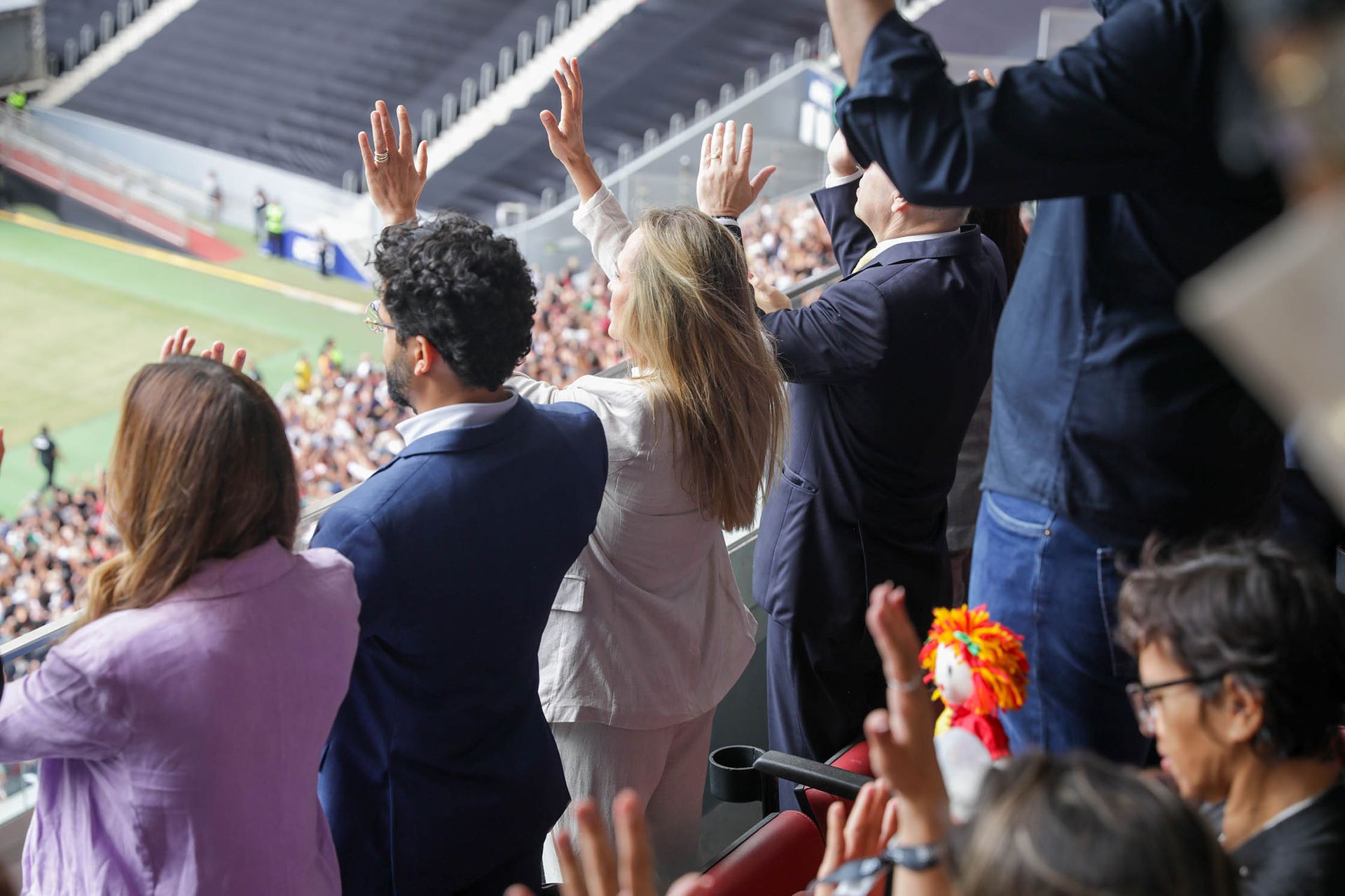 Governadora Celina Leão participa de celebração da Sexta-feira Santa com fiéis evangélicos